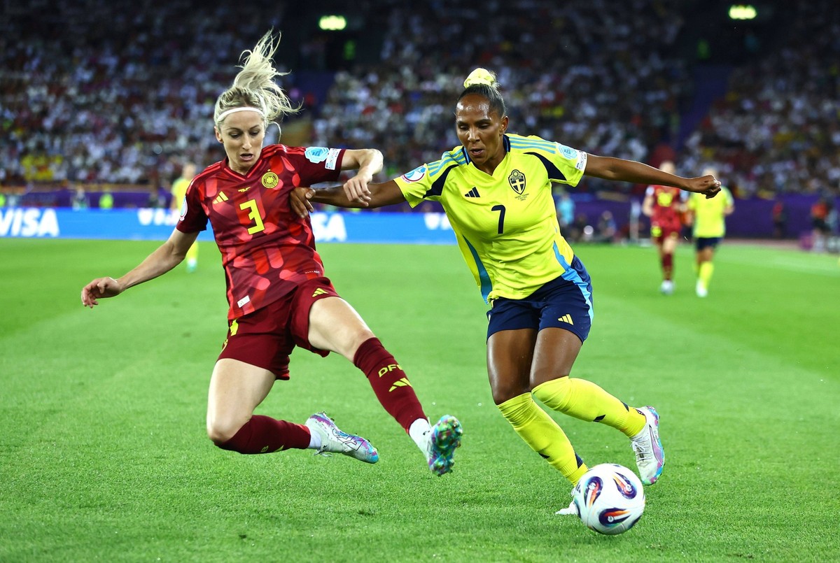 Madelen Janogy of Sweden and Kathrin Hendrich of Germany Sweden Women v Germany Women, UEFA European Women s Championship, Football, Stadion Letzigrund, Zurich, Switzerland - 12 Jul 2025Zurich Stadion ...