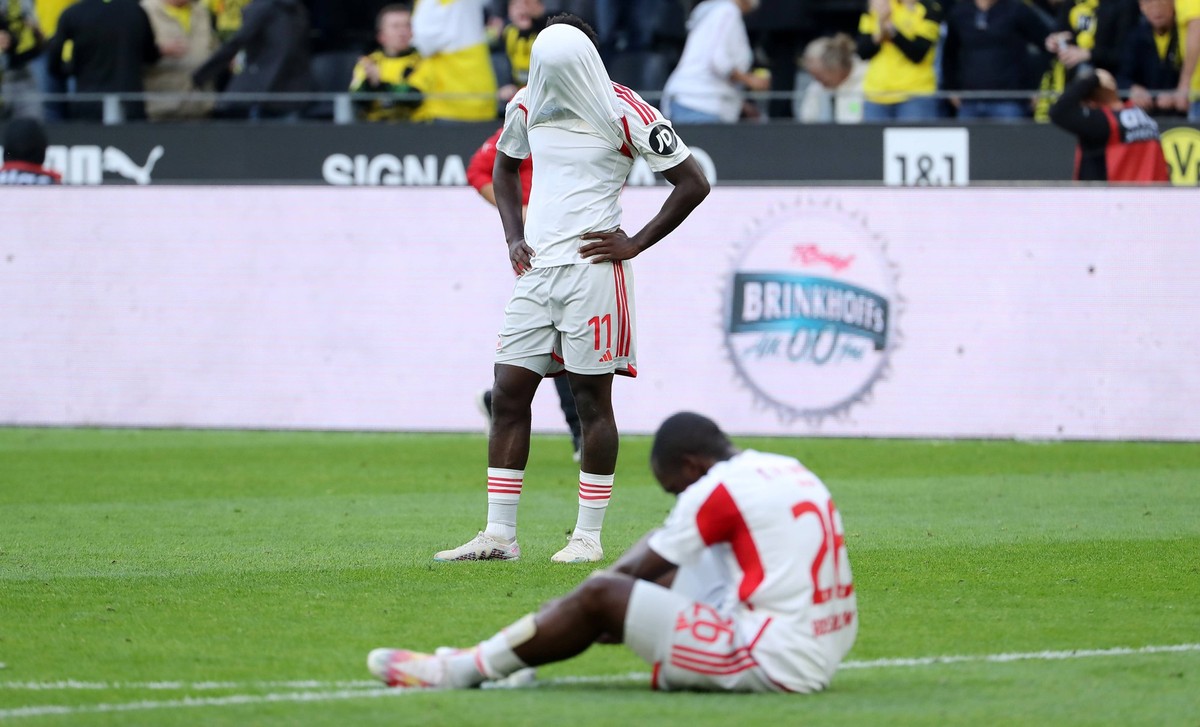 David Datro Fofana, Jerome Roussillon entt�uscht nach Spielende / Entt�uschung / / Fu�ball Fussball / Bundesliga Herren DFL / 7. Spieltag Saison 2023/2024 / 07.10.2023 / BVB Borussia Dortmund vs 1.FC  ...