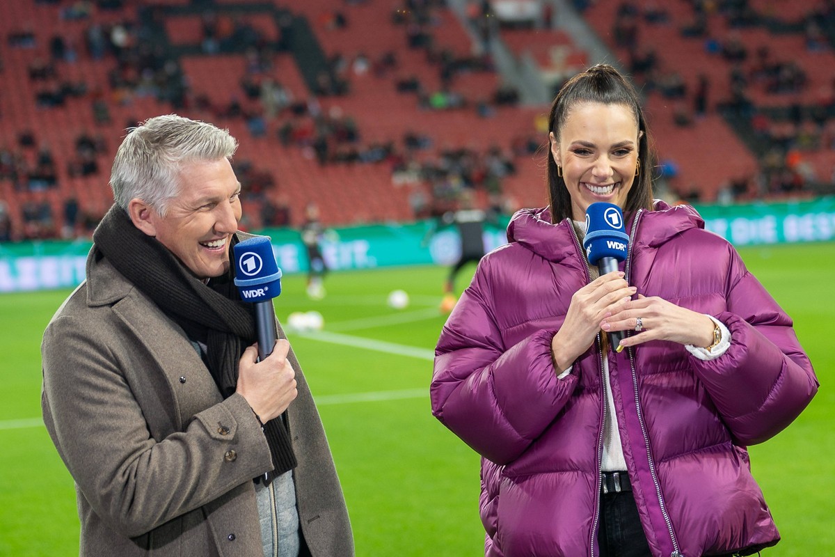 Gute Laune herrscht bei Bastian Schweinsteiger und Esther Sedlaczek. Fu