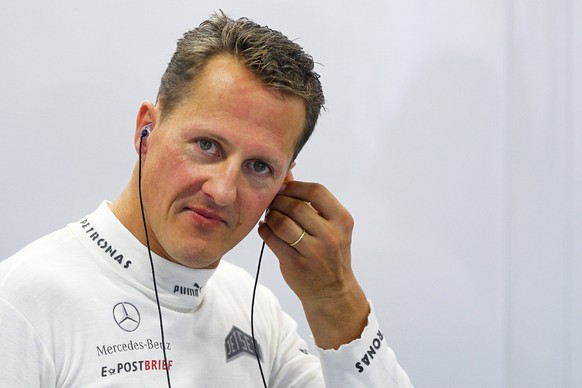 ARCHIV - 21.09.2012, Singapur: Der Formel-1-Fahrer Michael Schumacher beim Training zum Formel 1 Grand Prix. Ein erfundenes Interview mit dem früheren Rennsportler Michael Schumacher in einer deutsche ...