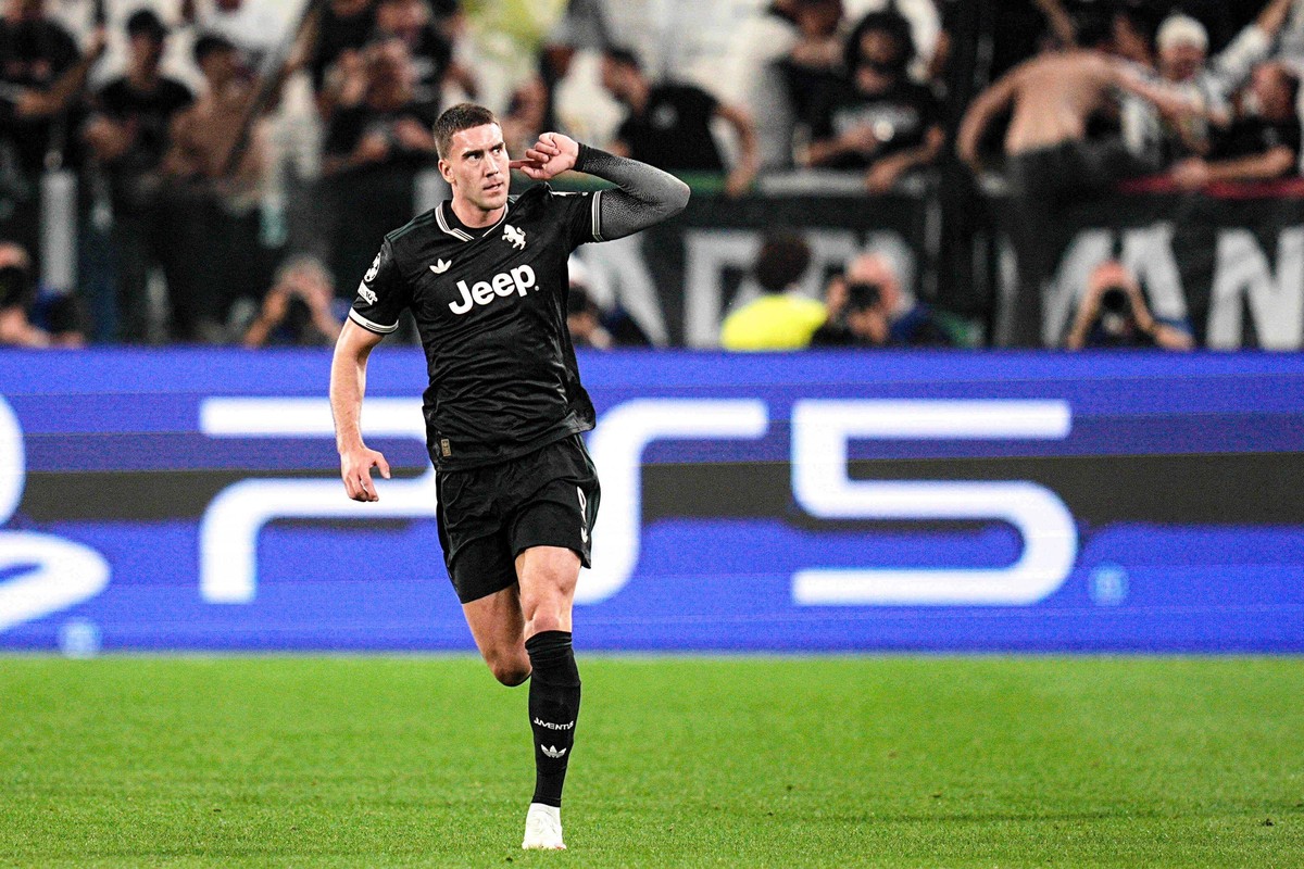 Juventus&#039; Dusan Vlahovic celebrates after scoring a goal during a Champions League soccer match between Juventus and Borussia Dortmund, Tuesday, Sept. 16 2025, in Turin, Italy. (Marco Alpozzi/LaP ...
