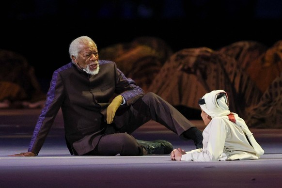 Sport Bilder des Tages QATAR, AL KHOR - NOVEMBER 20, 2022: American actor Morgan Freeman L performs during the opening ceremony of the 2022 FIFA World Cup, WM, Weltmeisterschaft, Fussball at Al Bayt S ...