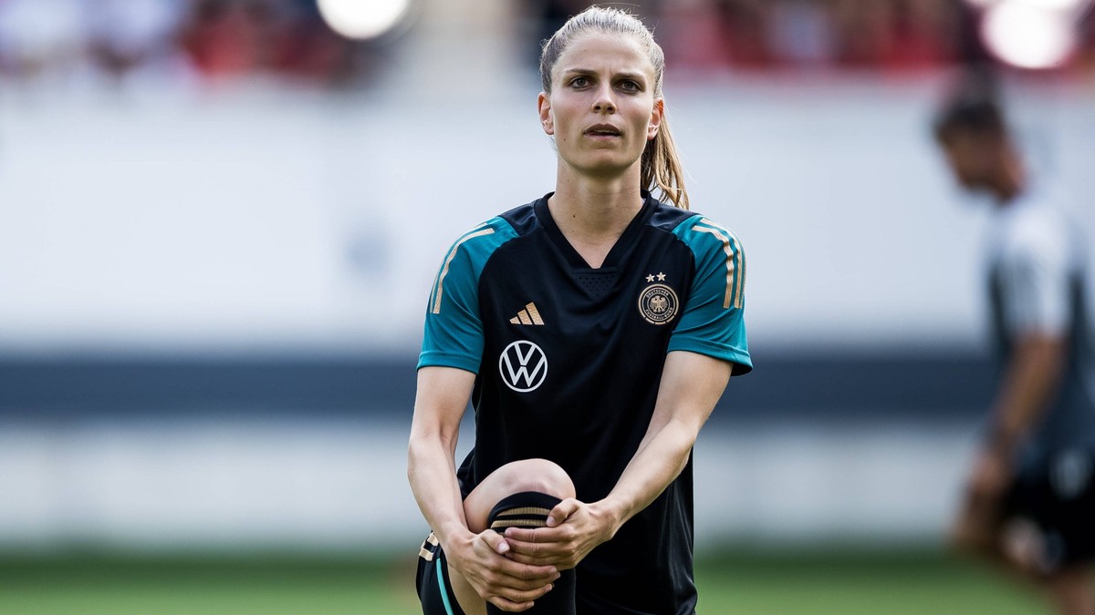 Laenderspiel Deutschland - Vietnam 24.06.2023 Tabea Sellner Deutschland, 15 im Warm Up Laenderspiel Deutschland - Vietnam, Offenbach, Stadion am Bieberer Berg *** Laenderspiel Germany Vietnam 24 06 20 ...