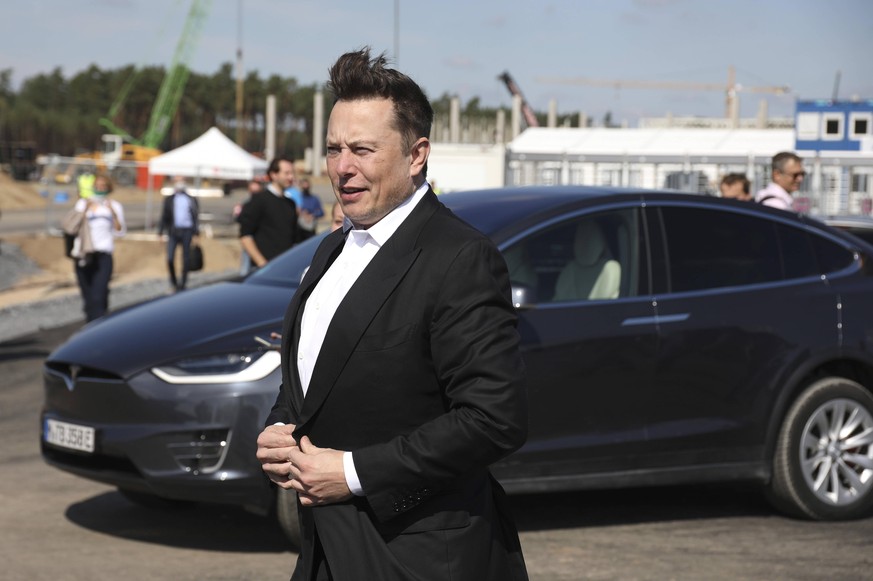 Elon Musk beim ersten Richtfest auf der Baustelle der Tesla Gigafactory Berlin-Brandenburg. Grünheide, 03.09.2020 *** Elon Musk at the first topping-out ceremony on the construction site of the Tesla  ...