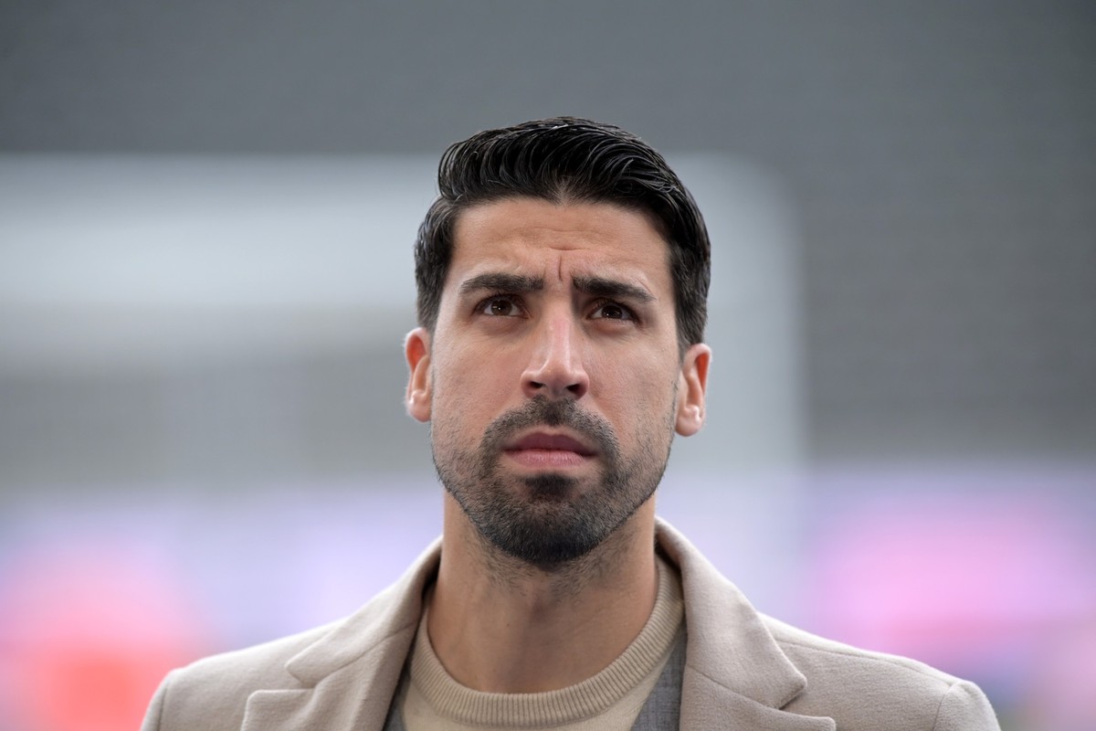 ARCHIV - 21.03.2021, Berlin: Fu�ball: Bundesliga, Hertha BSC - Bayer Leverkusen, 26. Spieltag im Olympiastadion. Sami Khedira. Der Weltmeister von 2014 spricht sich bei der WM in Katar f�r einen Stamm ...