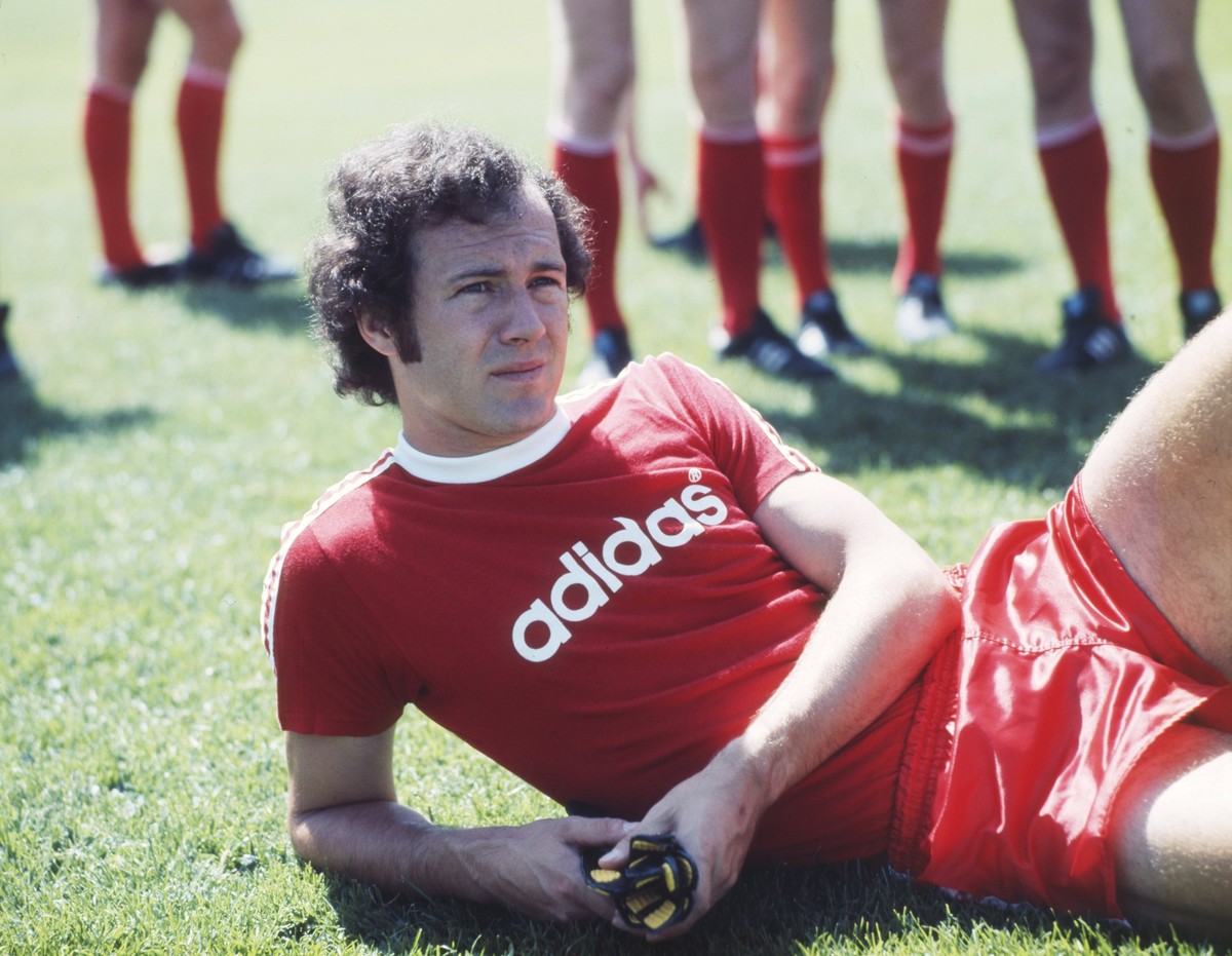 14.07.75 FC Bayern München Fototermin 1975/1976 Deutschland, München, 14.07.1975, Fussball, Bundesliga, FC Bayern München Fototermin Saison 1975/1976: Franz Beckenbauer. *** 14 07 75 TSV 1860 Munich p ...
