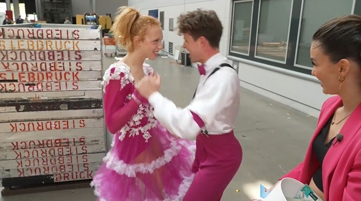 Valentin und Anna zeigen den Motsi-Move.