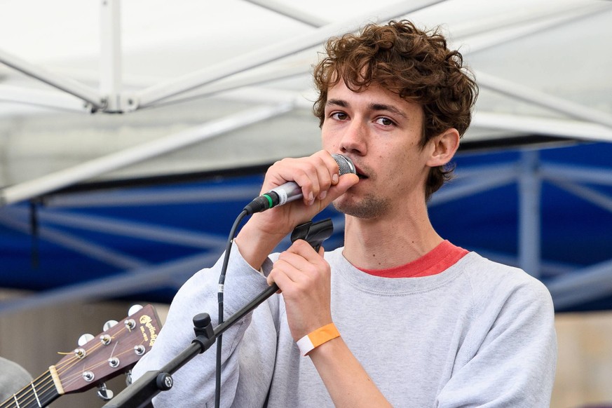 133/ Kein Grad weiter: Henning May von AnnenMayKantereit beim globalen Klimastreik von Fridays For Future, Berlin, Brandenburger Tor, 25.09.20, Saenger,singer, Berlin Deutschland, Germany *** 133 Not  ...