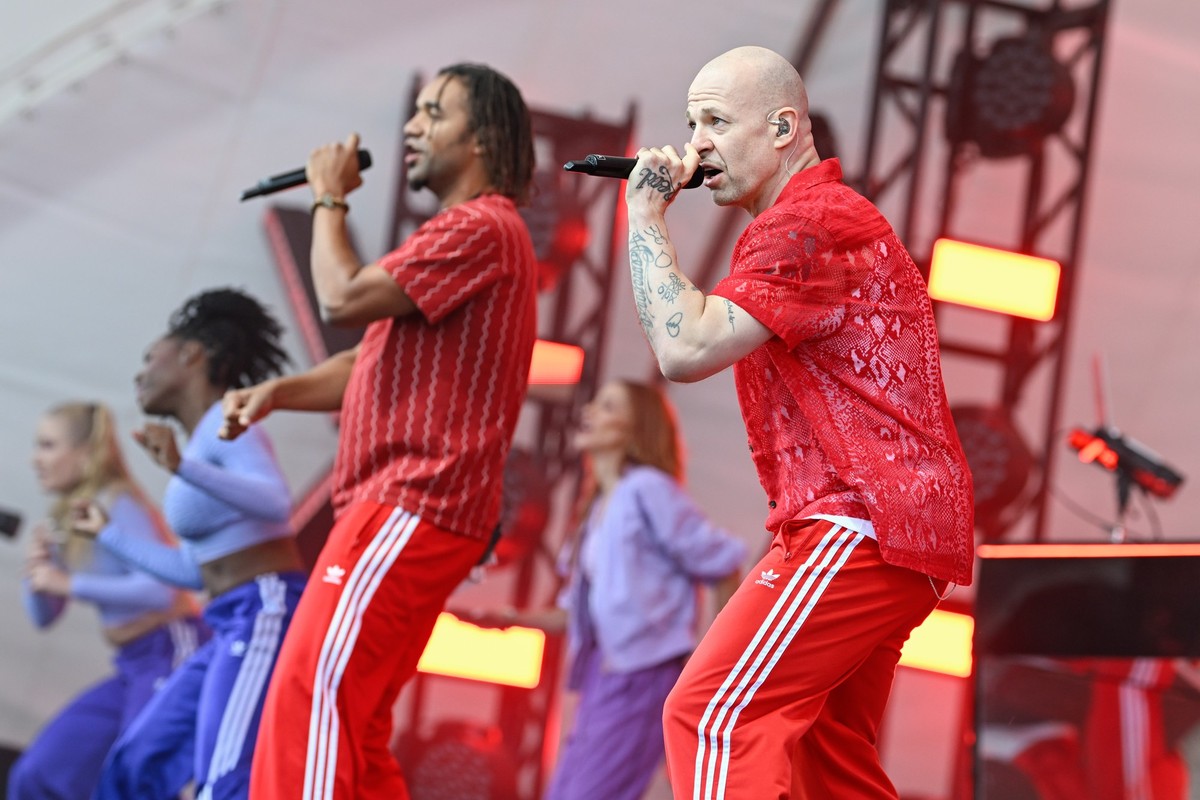 12.09.2024, Baden-Württemberg, Hockenheim: Johnny Strange (l) und Mateo von der Band Culcha Candela treten beim Glücksgefühle-Festival auf dem Hockenheimring auf. Nach Angaben der Veranstalter handelt ...