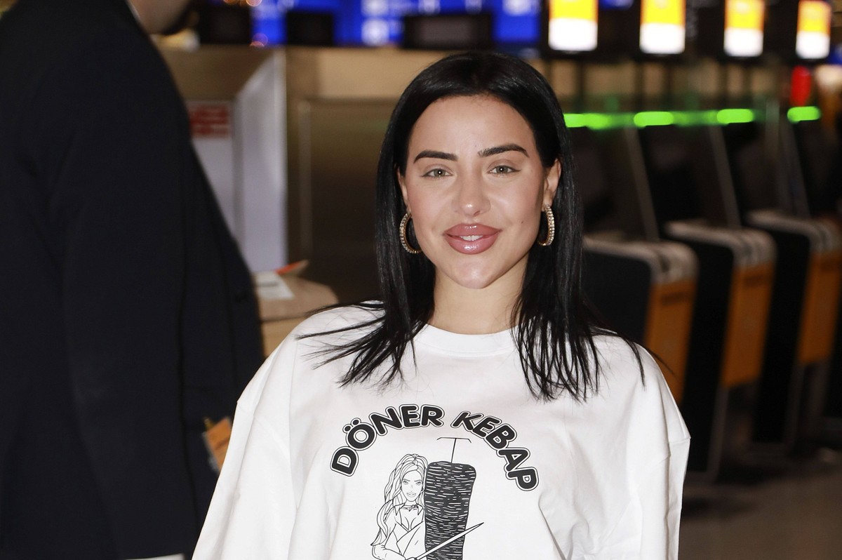 Entertainment Bilder des Tages Leyla Lahouar bei der Abreise der Dschungelcamp-Kandidaten der RTL Reality-TV-Show Ich bin ein Star - holt mich hier raus nach Australien auf dem Flughafen Frankfurt am  ...