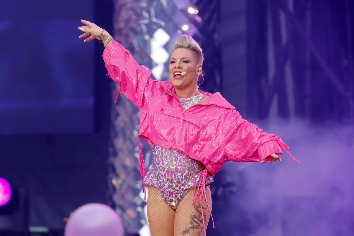 Sängerin Pink live bei einem Konzert ihrer Summer Carnival -Tour im RheinEnergieStadion. Köln, 08.07.2023 NRW Deutschland *** Singer Pink live at a concert of her Summer Carnival Tour at RheinEnergieS ...