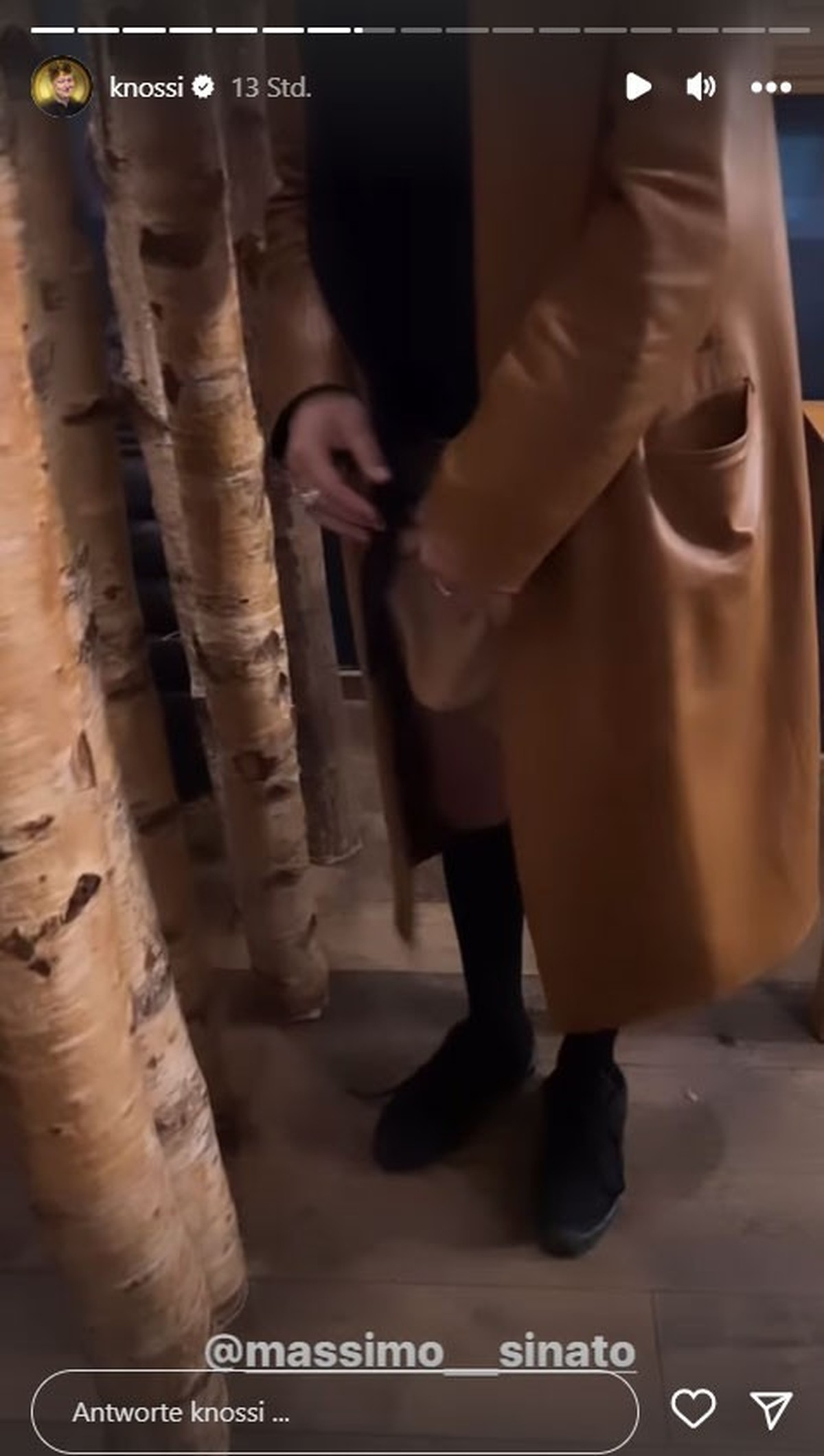 Knossi erwischt Massimo ohne Hose.