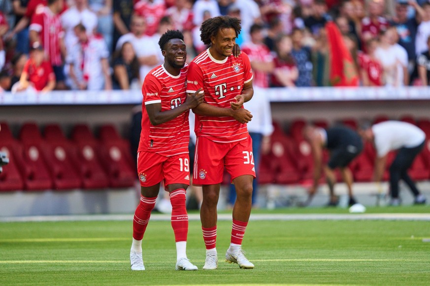 Alphonso DAVIES, FCB 19 Joshua Zirkzee, FCB 32