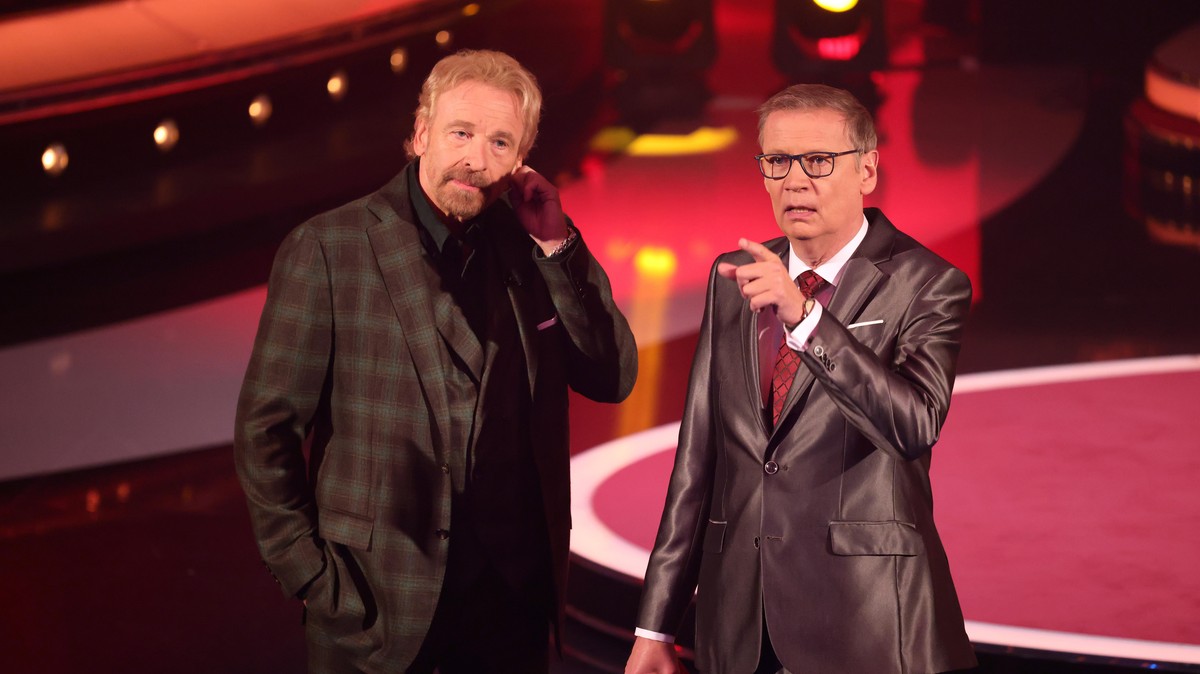 HUERTH, GERMANY - DECEMBER 05: Guenther Jauch and Thomas Gottschalk speak on stage during the tv show &quot;2021! Menschen, Bilder, Emotionen! - Der grosse RTL Jahresrückblick&quot; on December 05, 20 ...