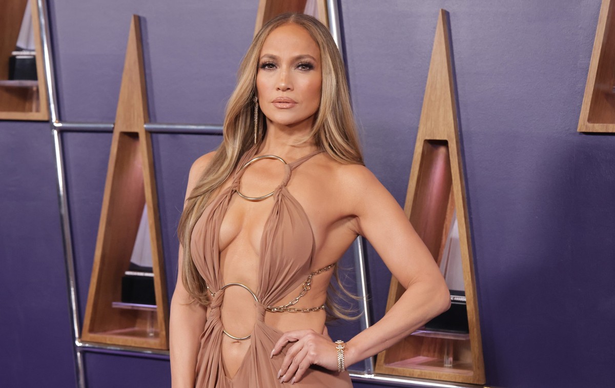 26.05.2025, USA, Las Vegas: Gastgeberin Jennifer Lopez kommt zu den American Music Awards 2025 im Fontainebleau Las Vegas Hotel in Las Vegas, Nevada. Foto: Crash/imageSPACE via ZUMA Press Wire/dpa +++ ...