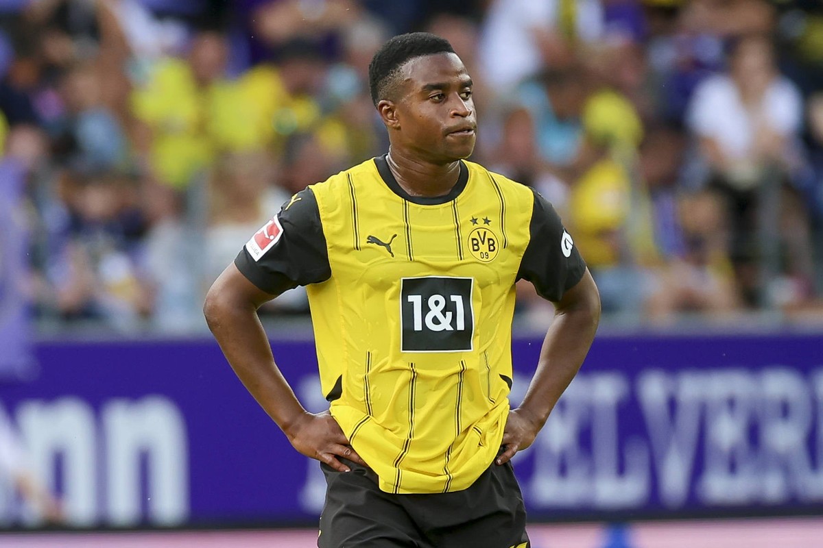Youssoufa Moukoko Borussia Dortmund schaut enttaeuscht, Friendly match, FC Erzgebirge Aue vs Borussia Dortmund, Erzgebirgsstadion, 17.07.2024, Aue, Deutschland. *** Youssoufa Moukoko Borussia Dortmund ...