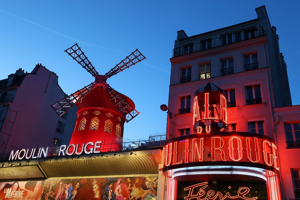 The Moulin Rouge c�lebre regains its wings in Paris The Moulin Rouge c�lebre regains its wings in Paris on July 5, 2024 The wings of the legendary Moulin Rouge, located in the Pigalle district of Pari ...