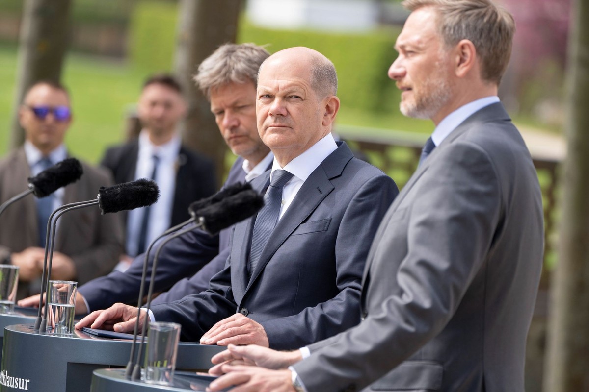 Laut offiziellen Angaben sollen unter anderem die Themen Energieversorgung, Digitalisierung und berufliche Bildung sowie eine "nationale Sicherheitsstrategie" auf der Tagesordnung stehen.