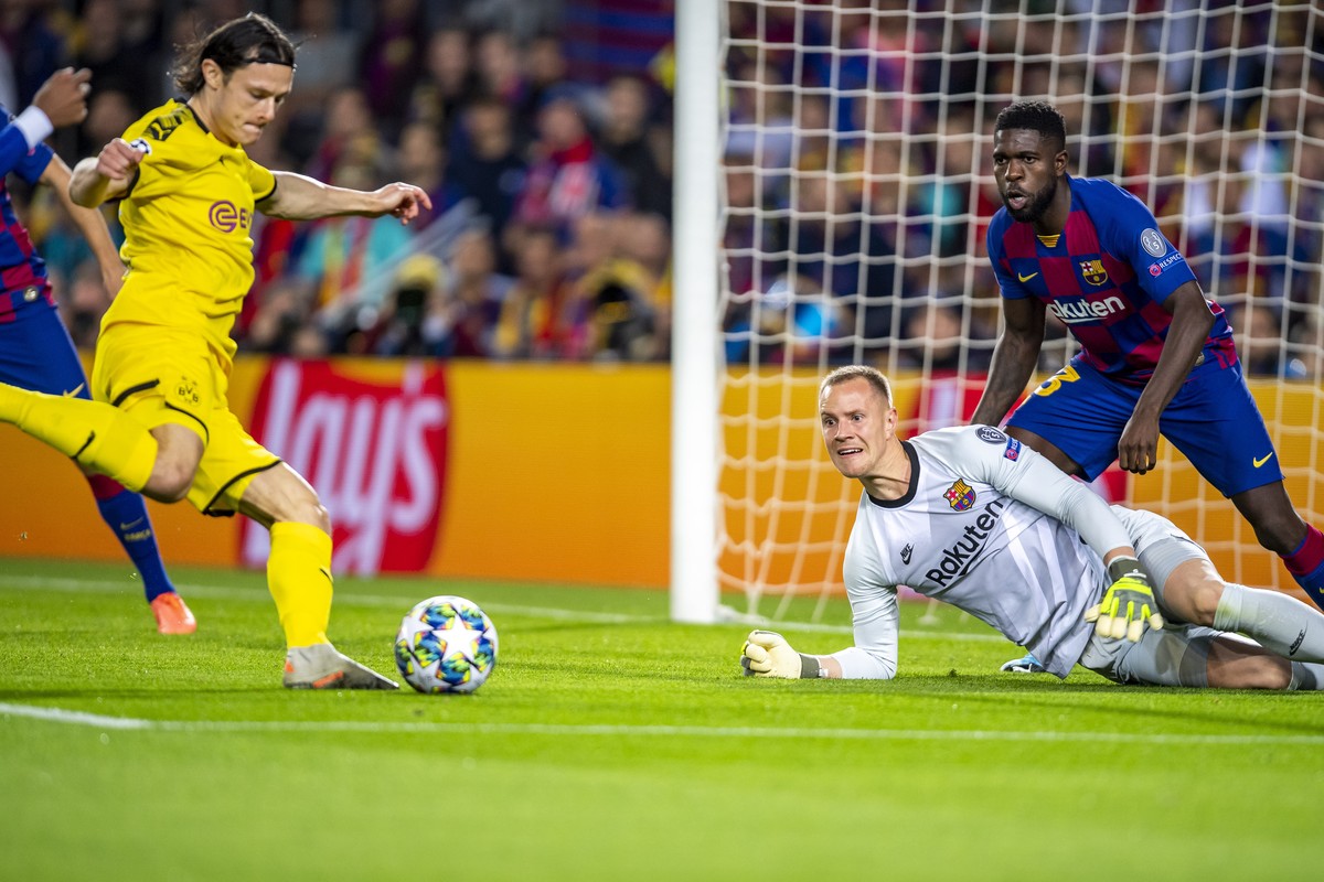 "Keine Ahnung, wer Sie sind, aber mein Kasten bleibt sauber!" Ter Stegen und Samuel Umtiti (r.) verteidigen ihr Tor gegen Dortmunds Nico Schulz in der Champions League.