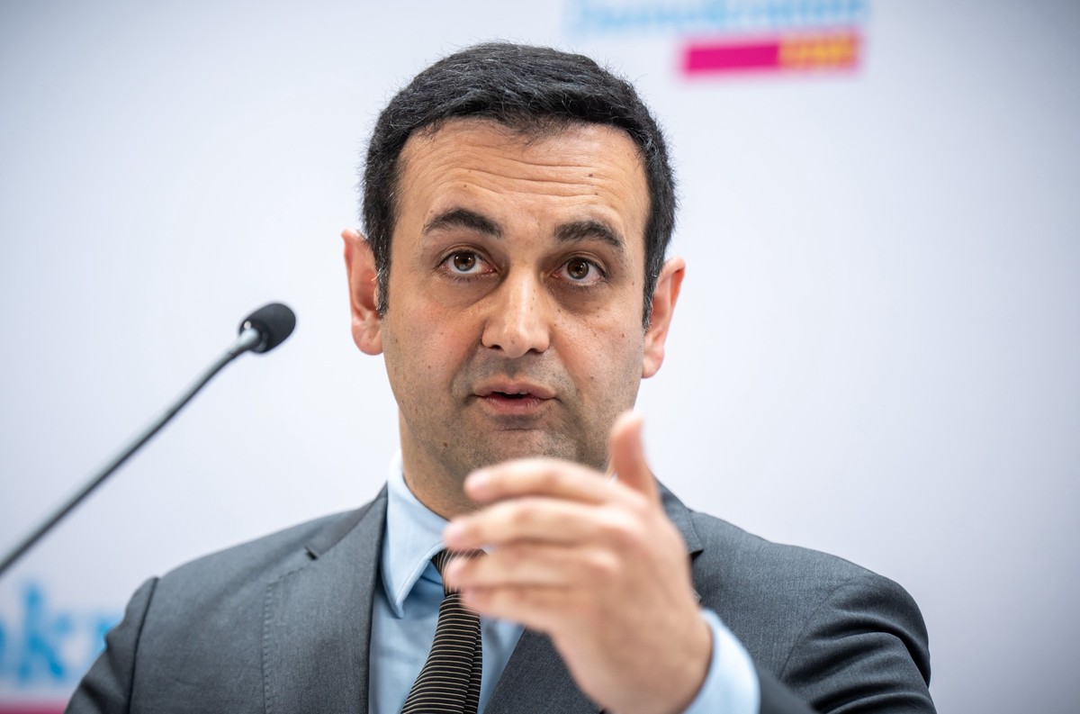 ARCHIV - 22.04.2024, Berlin: Bijan Djir-Sarai, FDP Generalsekretär, spricht bei einer Pressekonferenz nach der FDP Präsidiumssitzung. (zu dpa: «FDP: Behörden sollen Nationalität von Verdächtigen nenne ...