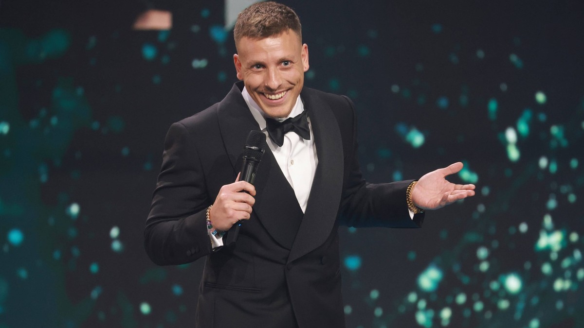 Deutscher Filmpreis 2023 Felix Lobrecht Laudator BESTE TONGESTALTUNG bei der Verleihung der Lola - Deutscher Filmpreis 2023 im Theater am Potsdamer Platz in Berlin 12.05.2023 *** German Film Award 202 ...