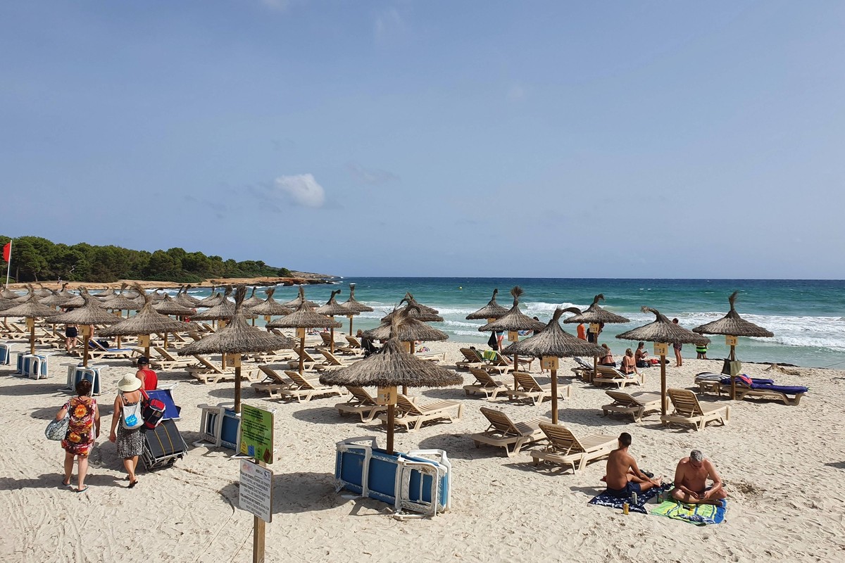 Sa Coma Themenfoto: Urlaub, Reise, Spanien, Mallorca, 23.09.2021 Badevergn�gen am Sandstrand von Sa Coma, Themenfoto: Urlaub, Reise, Spanien, Mallorca, 23.09.2021 - *** Sa Coma theme photo vacation, t ...