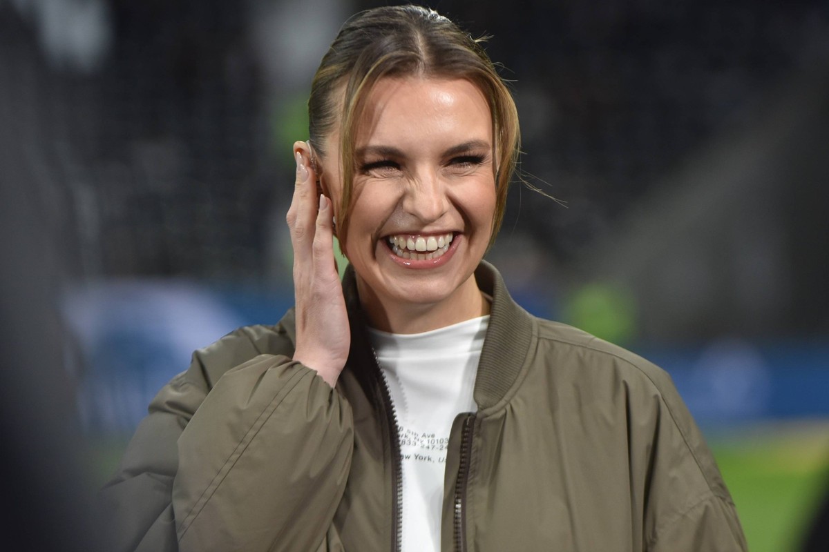 05.04.2024 Frankfurt am Main, Deutsche Bank Park Bundesliga Saison 2023 /2024 Eintracht Frankfurt - SV Werder Bremen Laura Wontorra DAZN Moderatorin DFL/DFB REGULATIONS PROHIBIT ANY USE OF PHOTOGRAPHS ...
