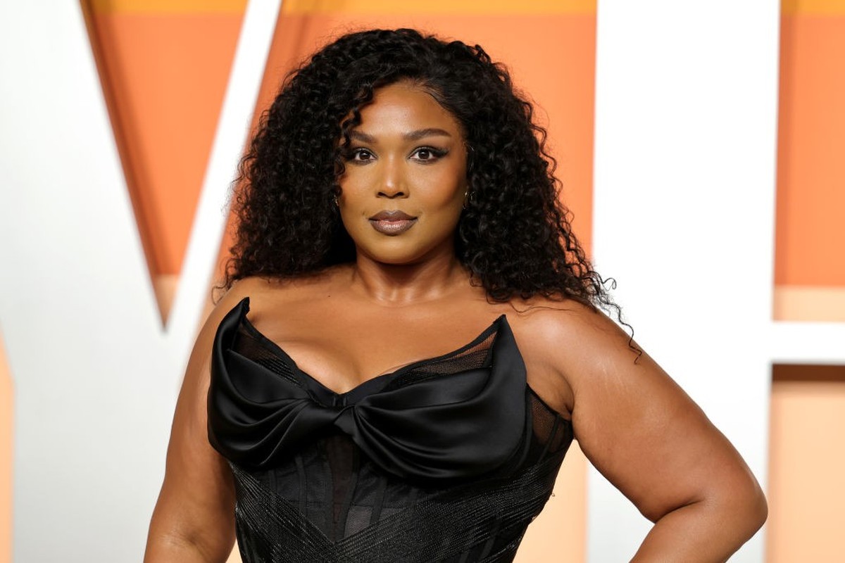 BEVERLY HILLS, CALIFORNIA - MARCH 02: Lizzo attends the 2025 Vanity Fair Oscar Party Hosted By Radhika Jones at Wallis Annenberg Center for the Performing Arts on March 02, 2025 in Beverly Hills, Cali ...