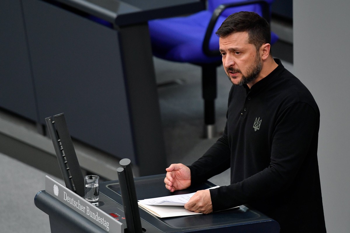 Der ukrainische Praesident Wolodymyr Selenskyj Foto spricht am Dienstag 11.06.2024 zu den Abgeordneten bei der Sondersitzung des Bundestags in Berlin. Es ist Selenskyjs zweiter offizieller Deutschland ...