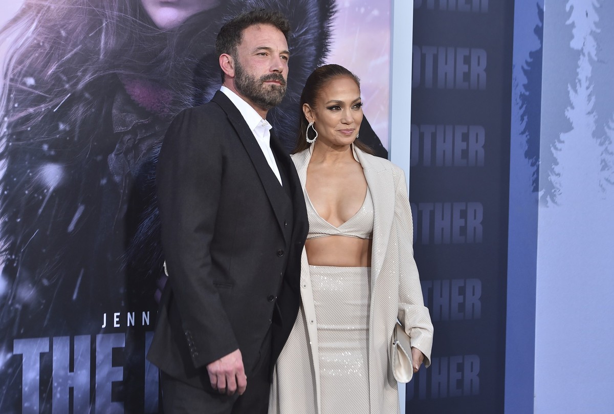 ARCHIV - 10.05.2023, USA, Los Angeles: Ben Affleck und Jennifer Lopez kommen zur Premiere von &quot;The Mother&quot; in Los Angeles im Westwood Regency Village Theatre. (zu dpa: «Jennifer Lopez: Liebe ...