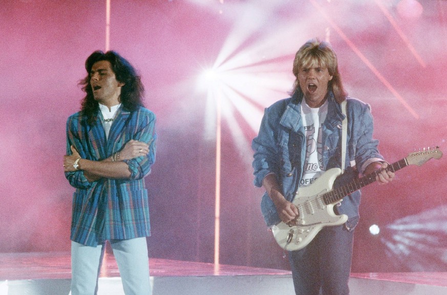 Bildnummer: 56660418 Datum: 01.06.1986 Copyright: imago/teutopress
Modern Talking Thomas Anders (li.) mit Dieter Bohlen 06/86 - Mann Musik Gruppe Duo Gesang Pop Auftritt Konzert STUDIO Dekoration Kul ...