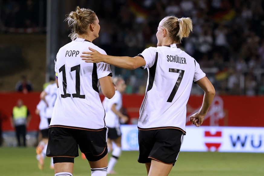 POPP Alexandra Team Deutschland jubelt nach Ihrem Tor zum 2 : 2 Ausgleich mit SCHUELLER Lea DFB Frauen Fussball Laenderspiel Spiel Deutschland -Sambia 2 : 3 am 07.07. 2023 in Fuerth DFL REGULATIONS PR ...