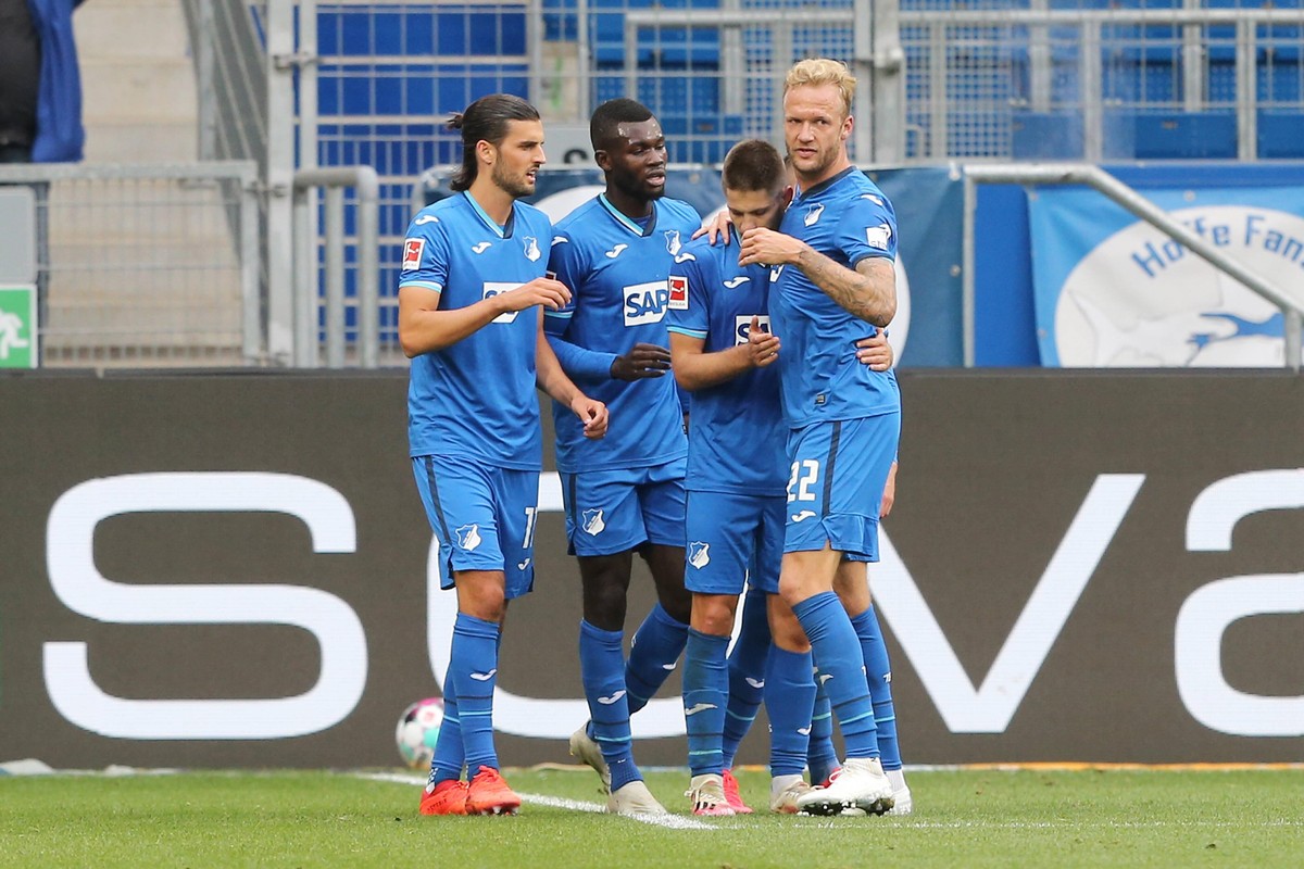 27.09.2020, xtvx, Fussball 1.Bundesliga, TSG 1899 Hoffenheim - FC Bayern Muenchen emspor, v.l. Goal scored, Tor zum 4:1 Andrej Kramaric TSG 1899 Hoffenheim Torjubel, Goal celebration, celebrate the go ...