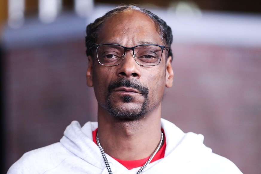HOLLYWOOD, LOS ANGELES, CALIFORNIA, USA - OCTOBER 24: Rapper Snoop Dogg arrives at the Los Angeles Premiere Of Netflix's 'The Irishman' held at TCL Chinese Theatre IMAX on October 24, 2019 in Hollywoo ...