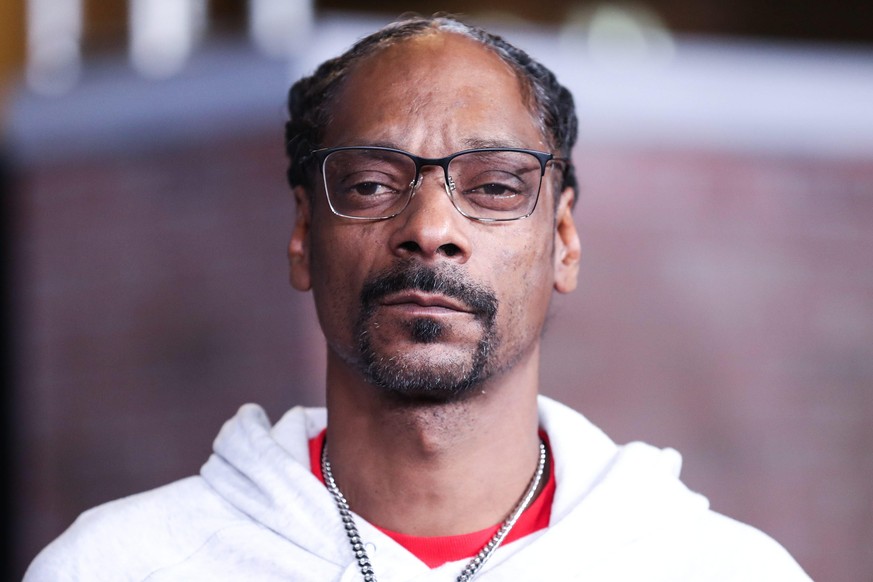 HOLLYWOOD, LOS ANGELES, CALIFORNIA, USA - OCTOBER 24: Rapper Snoop Dogg arrives at the Los Angeles Premiere Of Netflix&#039;s &#039;The Irishman&#039; held at TCL Chinese Theatre IMAX on October 24, 2 ...