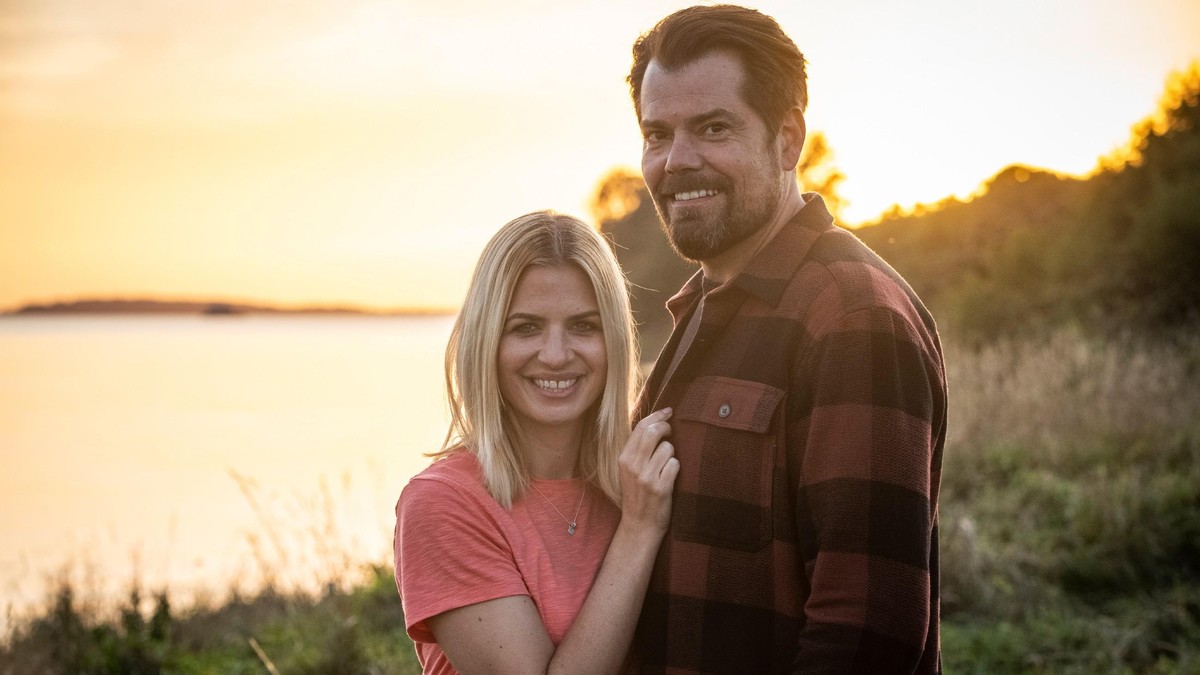 Sarah (Susan Sideroupolos), Leon (Daniel Fehlow) 

Die Verwendung des sendungsbezogenen Materials ist nur mit dem Hinweis und Verlinkung auf RTL+ gestattet.