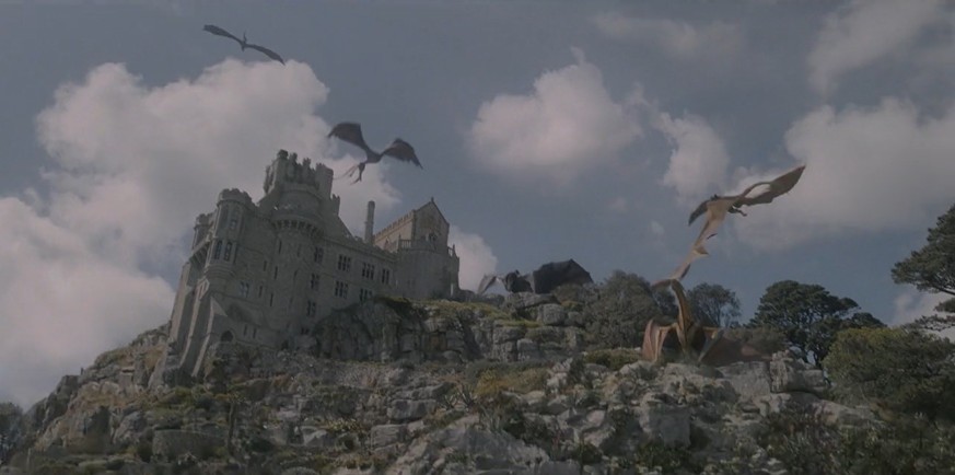 Die Drachen der Targaryens kreisen über der Driftmark.