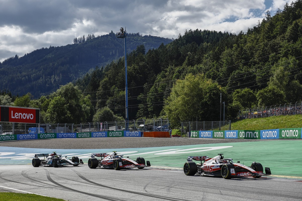 In Spielberg lieferten sich Hamilton und Schumacher hinter Magnussen ein spannendes Rennen.