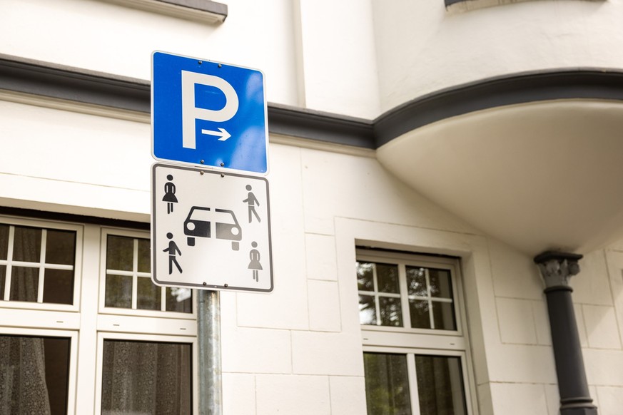 RUeTTENSCHEID: Anwohner beschwert sich ueber Carsharing-Parkplatz in der Florastrasse. *** NUR FUeR REDAKTIONELLE ZWECKE *** EDITORIAL USE ONLY ***&lt;p&gt;Bild vom Schild fuer einen Carsharing Parkpl ...