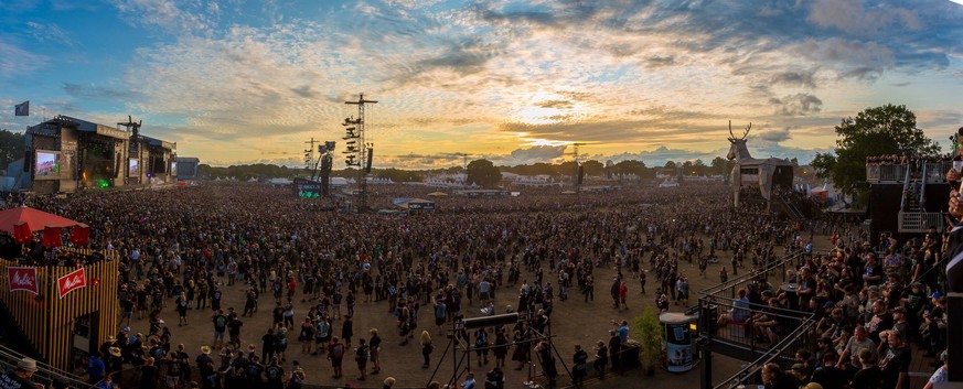 Wacken GER, Wacken Festival 2018, Abschliusstag 04.08.2018, Abschlusstag beim Wacken Open Air 2018. im Fans vor der Buehne *** Wacken GER Wacken Festival 2018 Closing day 04 08 2018 Closing day at the ...