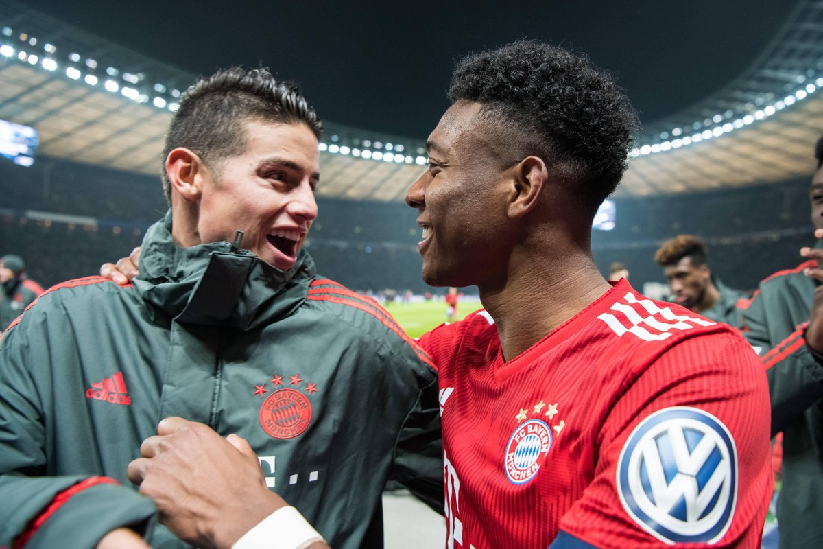 06.02.2019, xkvx, Fussball DFB Pokal, Hertha BSC Berlin - FC Bayern M�nchen emspor, v.l. FC Bayern Muenchen Spieler feiern den Sieg / Jubel / Freude / James Rodriguez (FCB - FC Bayern Muenchen), David ...