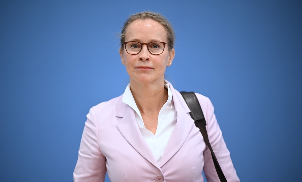 ARCHIV - 15.04.2024, Berlin: Frauke Brosius-Gersdorf, Juristin, stellt den Abschlussbericht der Kommission zur reproduktiven Selbstbestimmung und Fortpflanzungsmedizin vor. (zu dpa: «Wahlausschuss emp ...