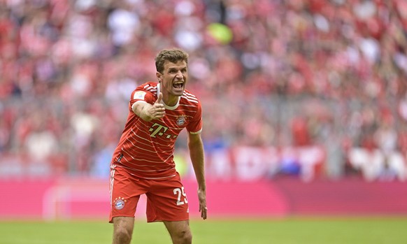 10.09.2022, Fussball 1. Bundesliga 2022/2023, 06.Spieltag, FC Bayern München - VfB Stuttgart, in der Allianz-Arena München. Thomas Müller FC Bayern München gibt unzufrieden Befehle. ***DFL and DFB reg ...