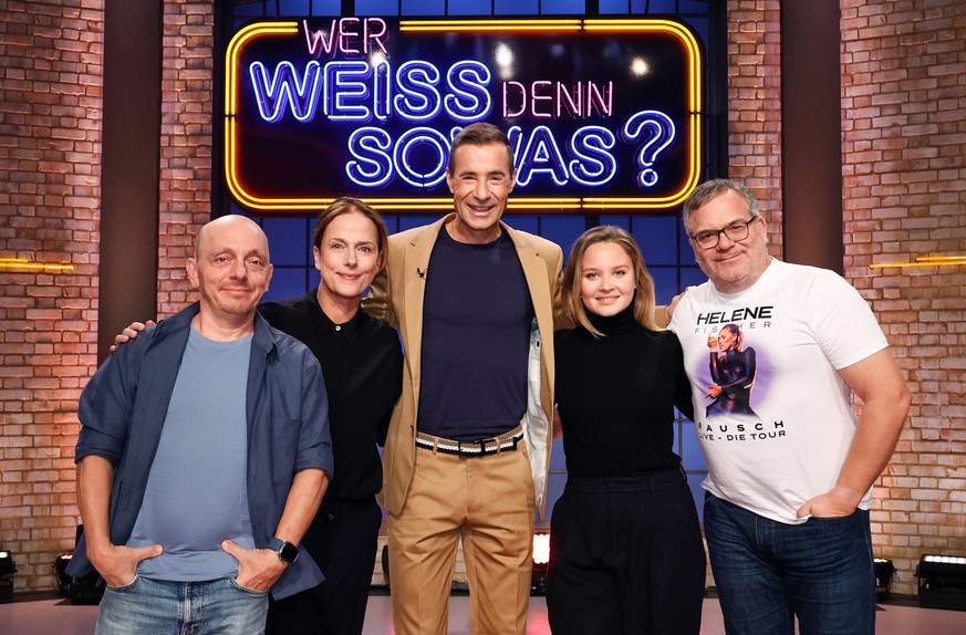 ARD WER WEISS DENN SOWAS? FOLGE 1074, &quot;Claudia Michelsen und Sonja Gerhardt&quot;, am Mittwoch (13.12.23) um 18:00 Uhr im ERSTEN.
Moderator Kai Pflaume (M.) und seine Rateteam-Kapitäne Bernhard H ...