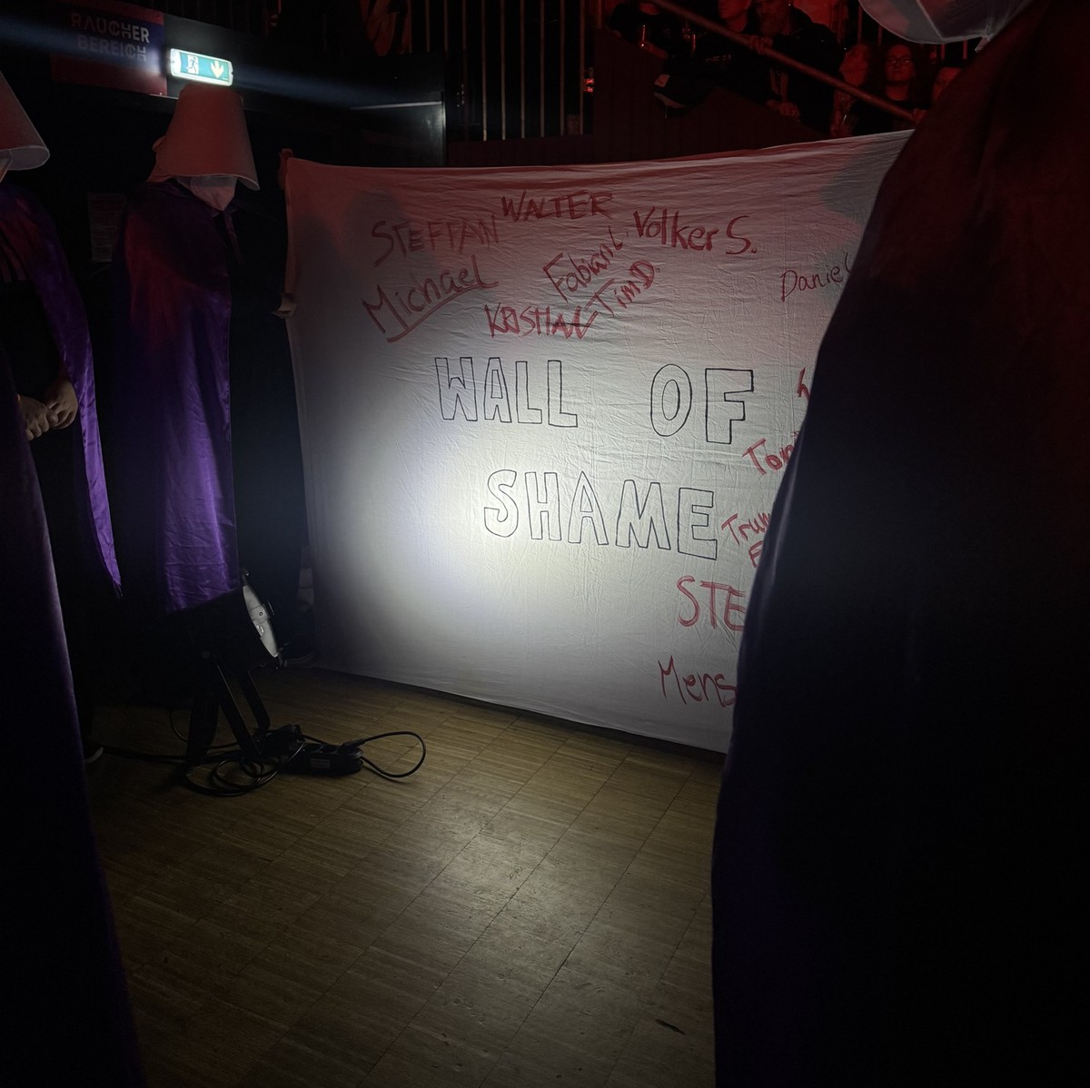 Hier konnten Betroffene "ihre Schuld" an die Täter zurückgeben.