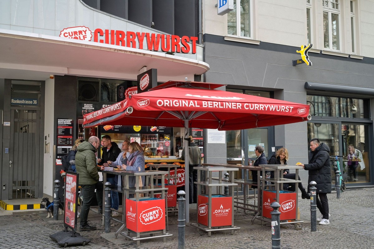 Der Chef der Imbiss-Kette Curry Wolf geht mit seiner Branche hart ins Urteil.
