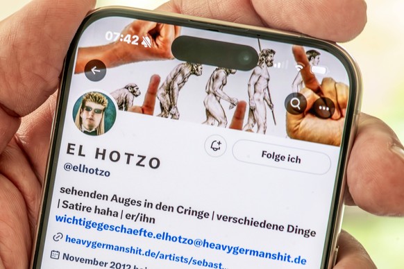 El Hotzo Account auf X, Display eines Smartphones, Juli 2024 Deutschland, M�nchen, Juli 2024, El Hotzo, Account von Sebastian Hotz auf X, deutscher Satiriker, zuletzt heftig in der �ffentlichen Kritik ...