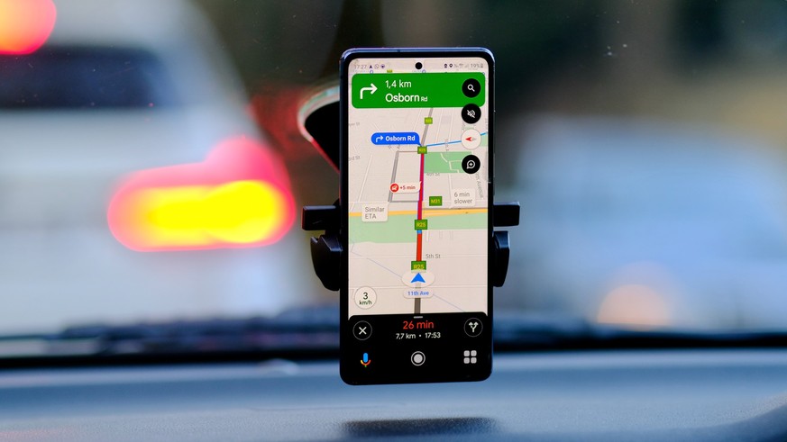 Wer mit Google Maps navigiert, soll künftig schneller vorankommen.