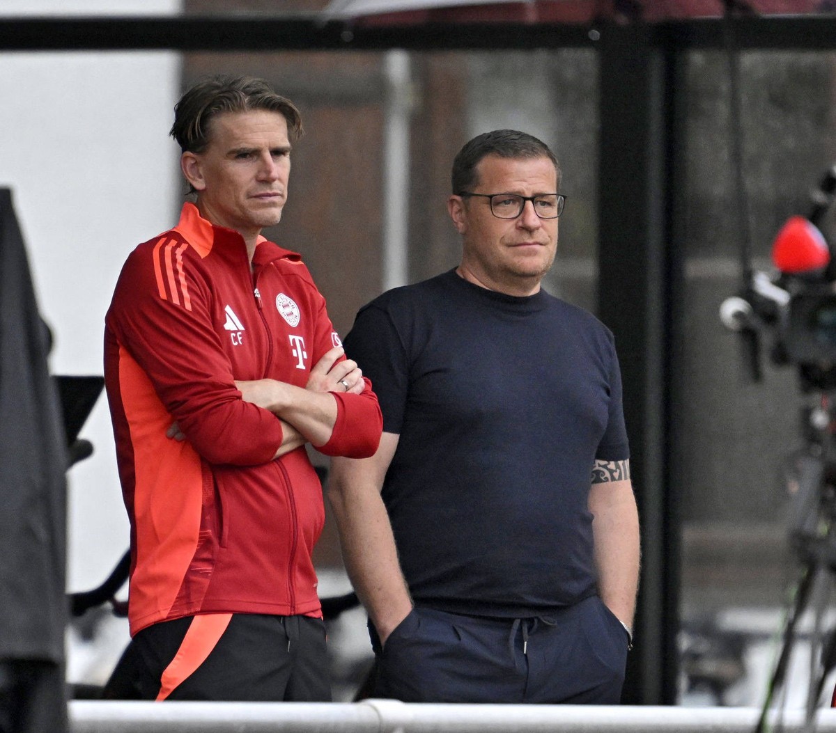 22.07.2024, Fussball 1. Bundesliga 2024/2025, Trainingslager FC Bayern M�nchen in Rottach-Egern am Tegernsee am Sportplatz Birkenmoos, v.l. Sportdirektor Christoph Freund Bayern M�nchen und Manager Ma ...