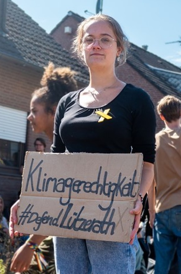 Julia Wischnewski ist 17 Jahre alt und engagiert sich bei Fridays for Future in der Ortsgruppe Bonn und bundesweit.